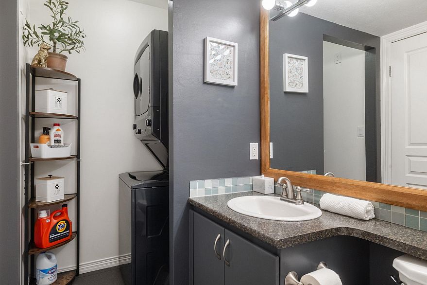 212 8450 Jellicoe Street