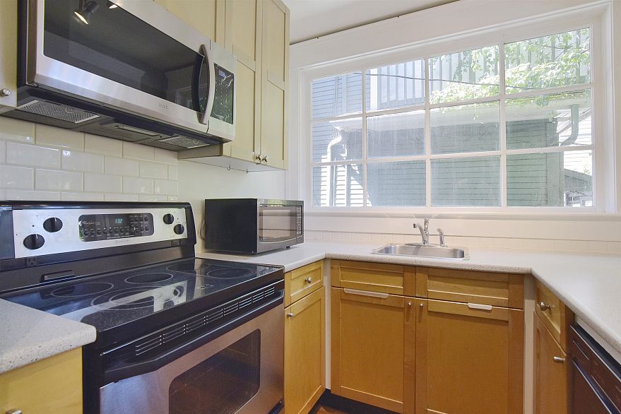 1 1517 COMOX STREET, Vancouver BC V6G 1P3