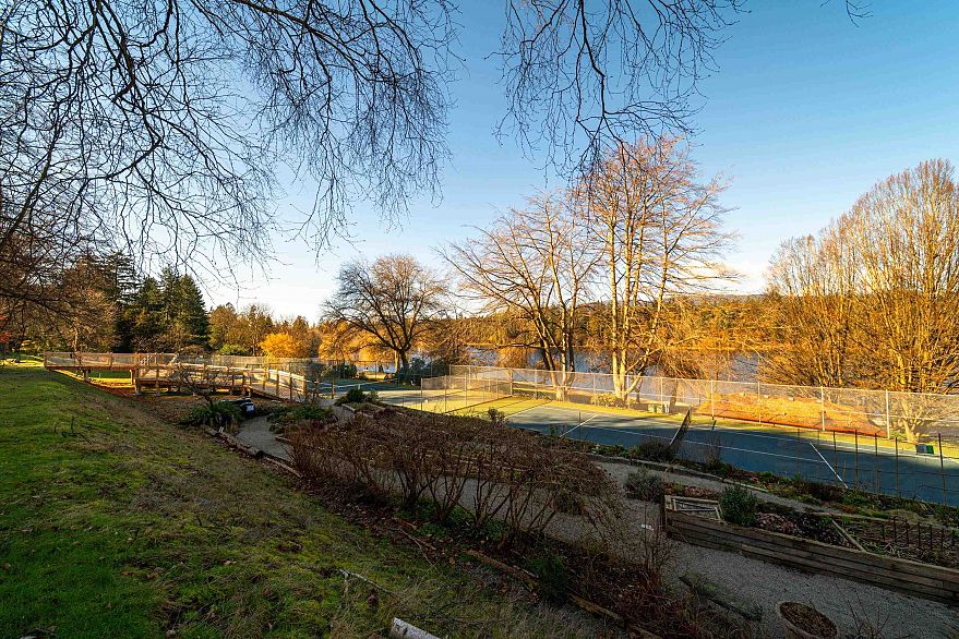 106 1972 Robson Street