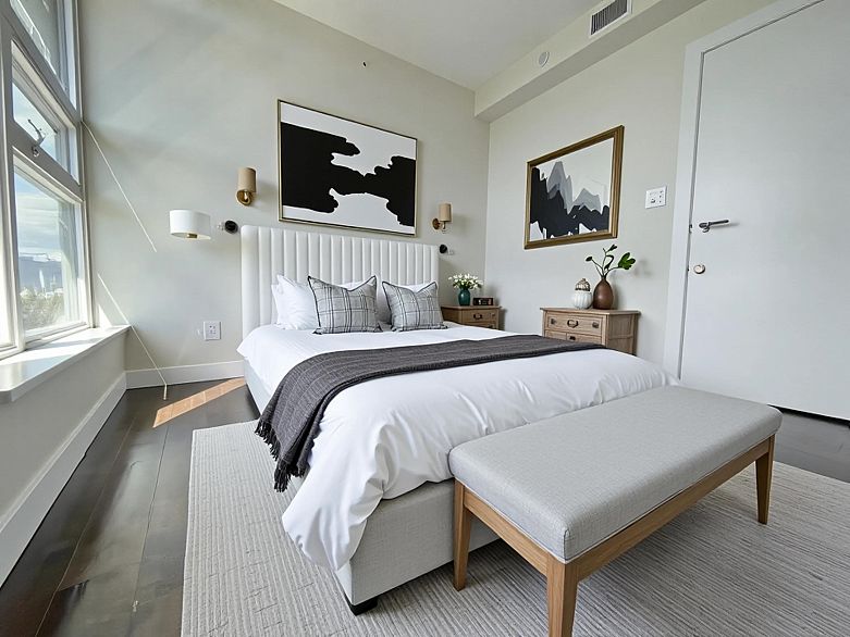 902 4083 Cambie Street