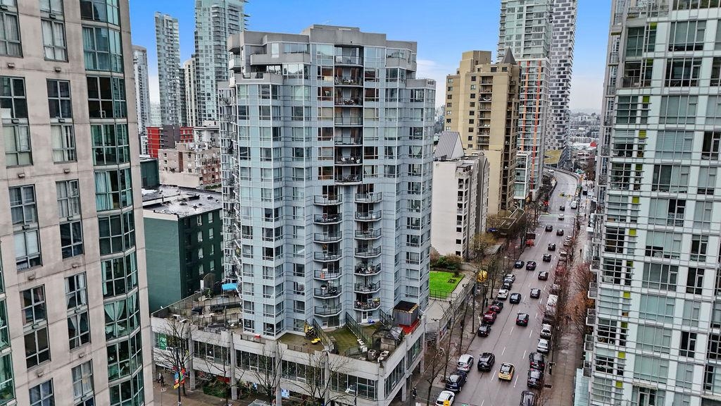 603 1212 Howe Street