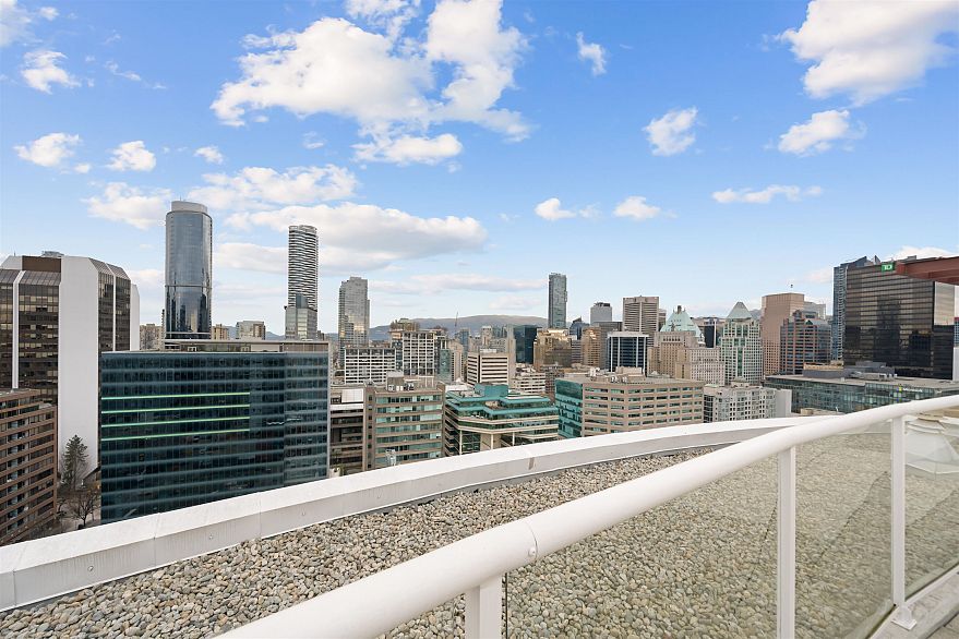 1012 933 Seymour Street