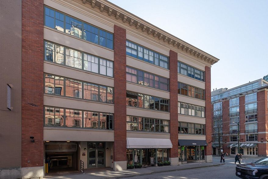 207 1178 Hamilton Street