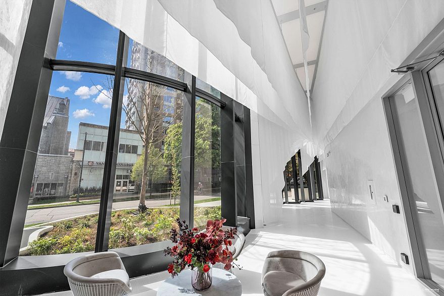 2207 1033 Nelson Street