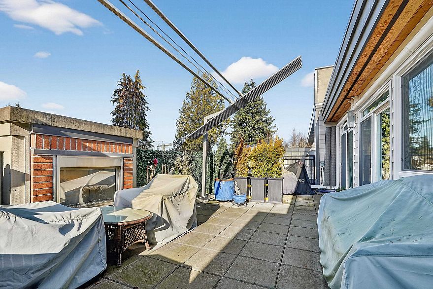 PH7 5555 Dunbar Street