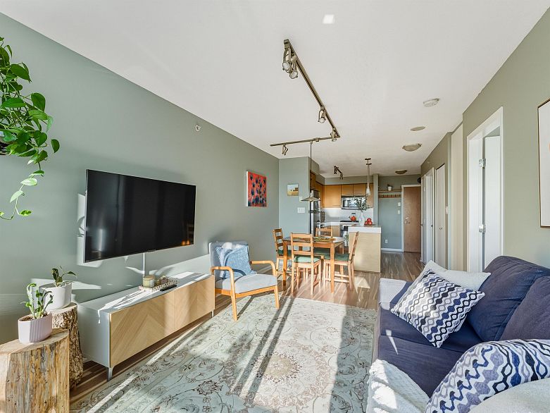 706 2770 Sophia Street