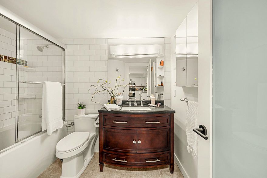 302 1438 W 7th Avenue