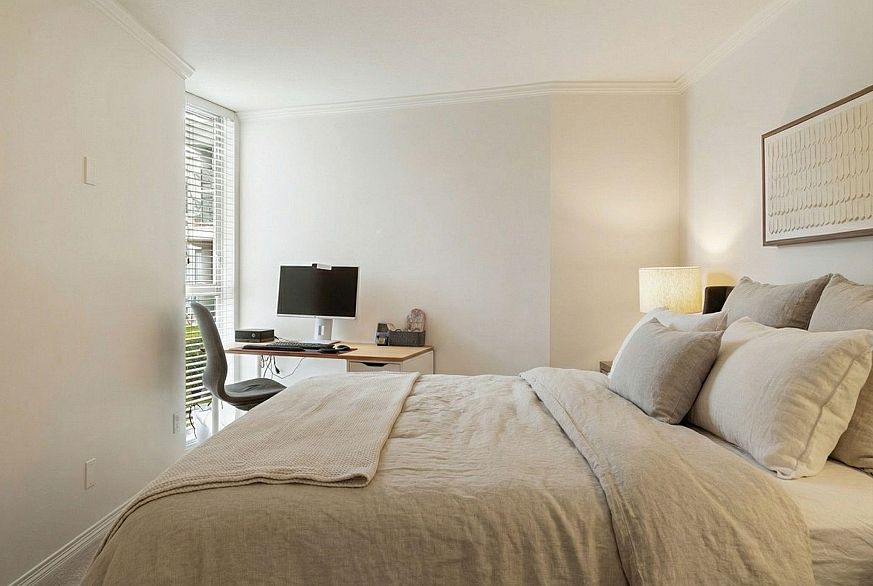 212 8450 Jellicoe Street