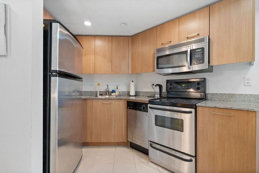 603 1212 Howe Street