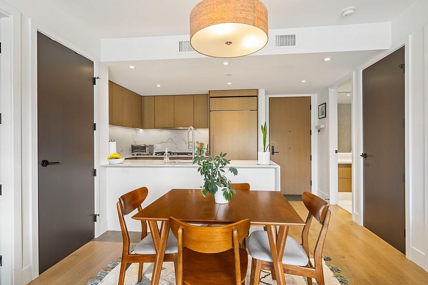 201 5089 Quebec Street