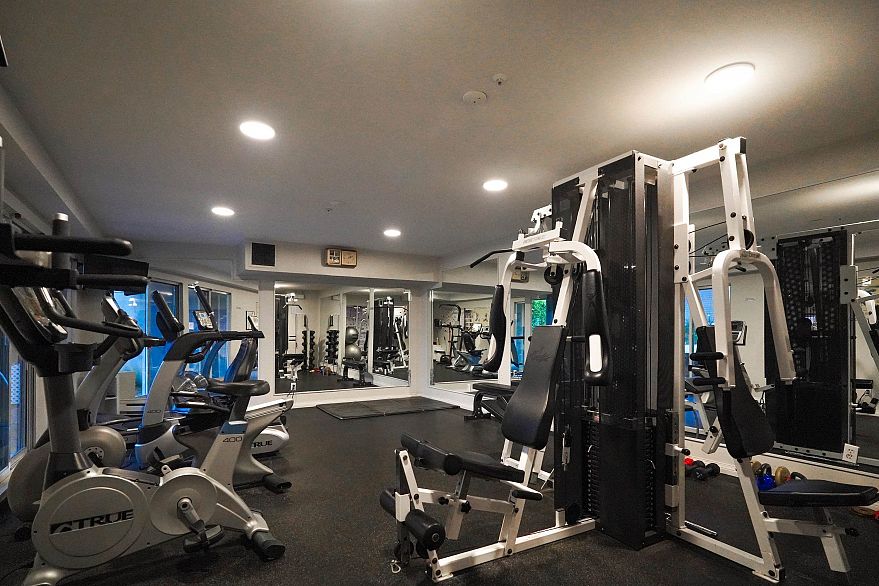 302 8420 Jellicoe Street