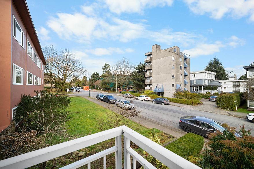 202 1066 W 13th Avenue