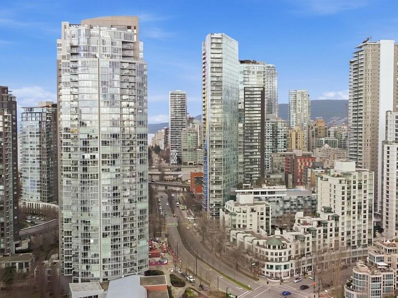 4302 1408 Strathmore Mews