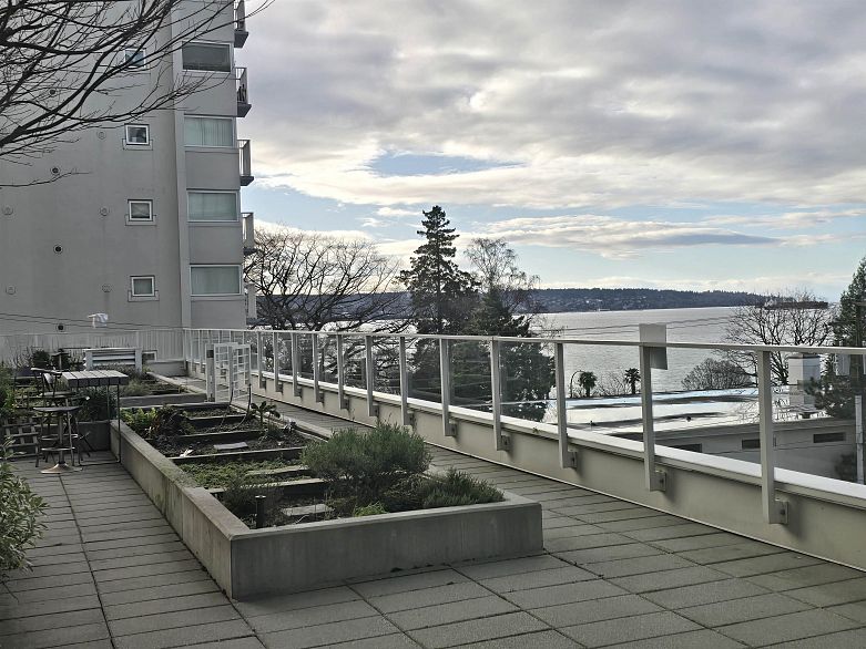 1103 1221 Bidwell Street