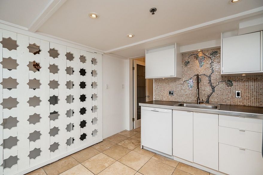 202 1850 Lorne Street