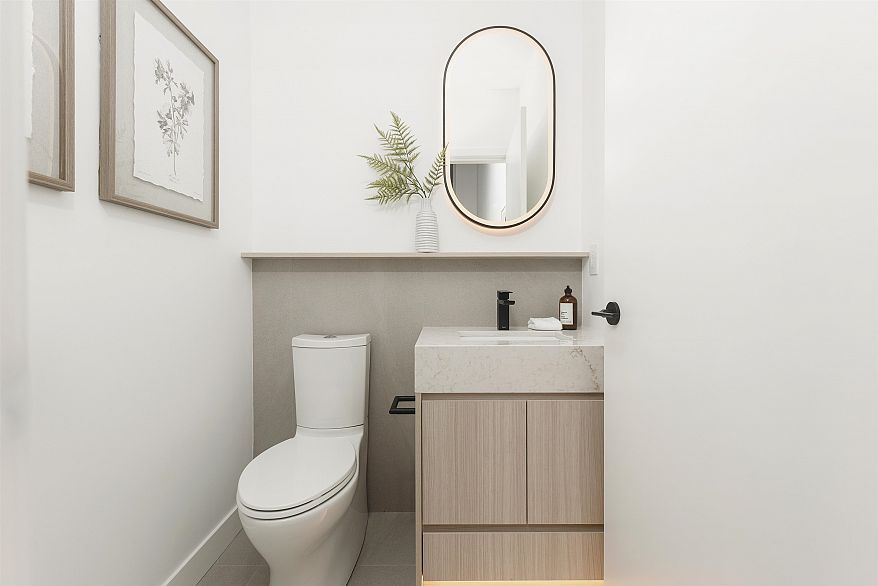 2 2755 W 11th Avenue