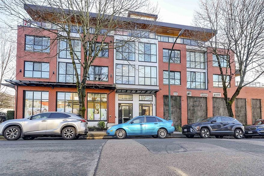 403 688 E 18th Avenue