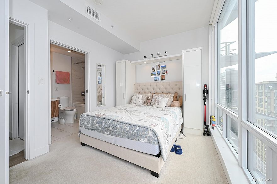 3602 1283 Howe Street