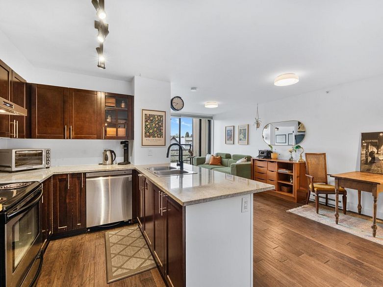 PH12 2150 E Hastings Street