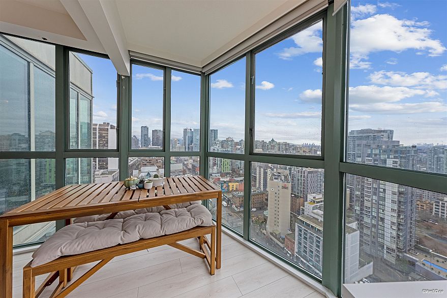 2704 1188 Howe Street