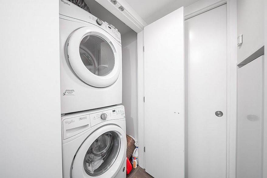 2605 8189 Cambie Street