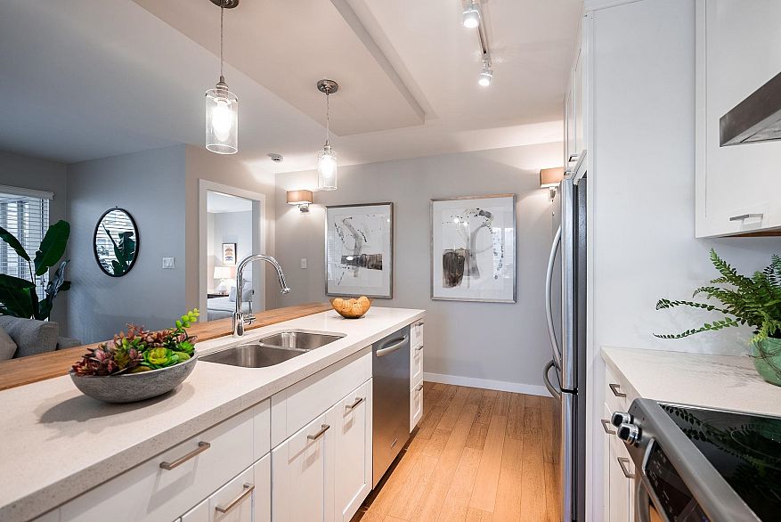 302 1263 Barclay Street