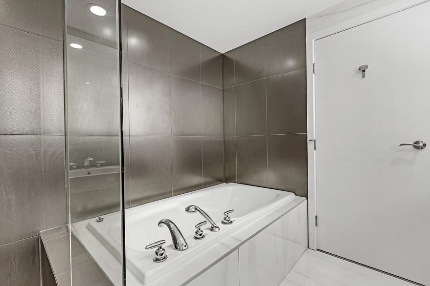 1804 1233 W Cordova Street