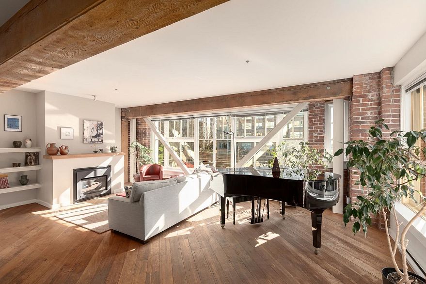 207 1178 Hamilton Street