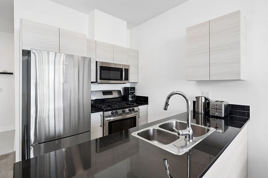 1605 1239 W Georgia Street