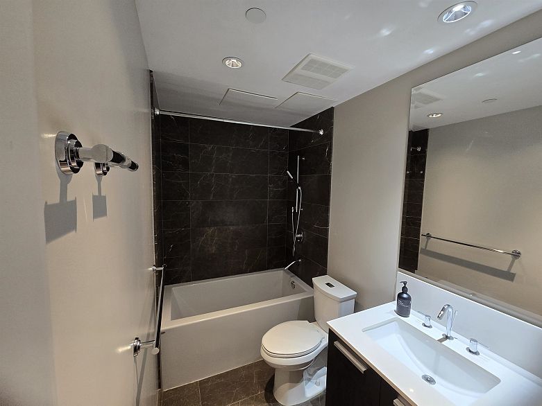 1103 1221 Bidwell Street