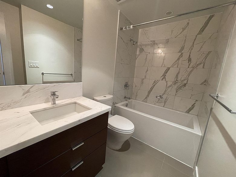 902 4083 Cambie Street