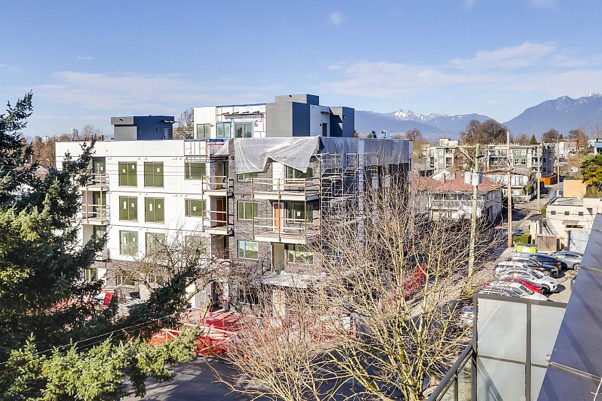 403 688 E 18th Avenue