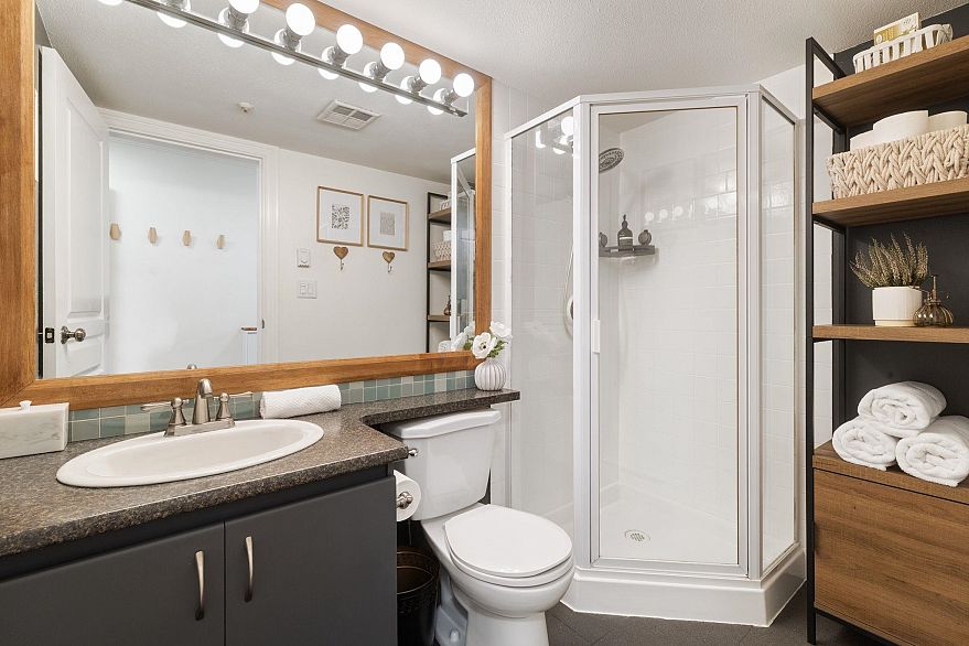 212 8450 Jellicoe Street