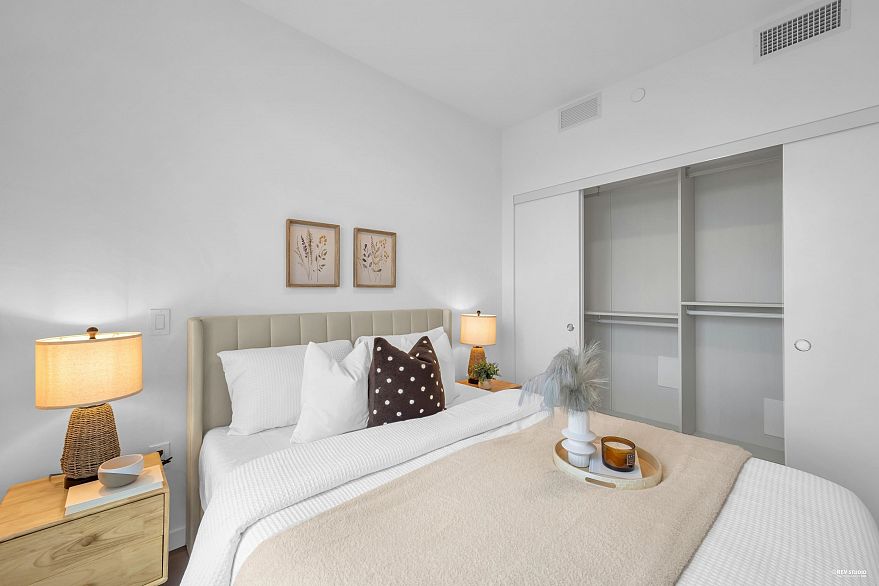 408 8415 Granville Street