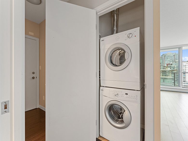 1006 108 W 1st Avenue