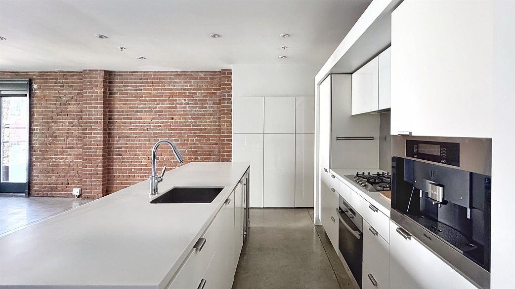 605 53 W Hastings Street