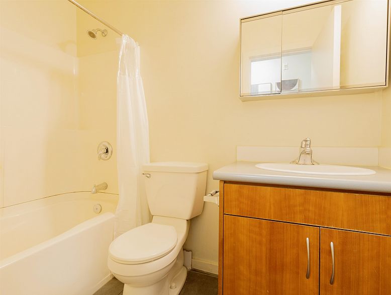 205 440 RICHARDS STREET, Vancouver BC V6B 2Z3