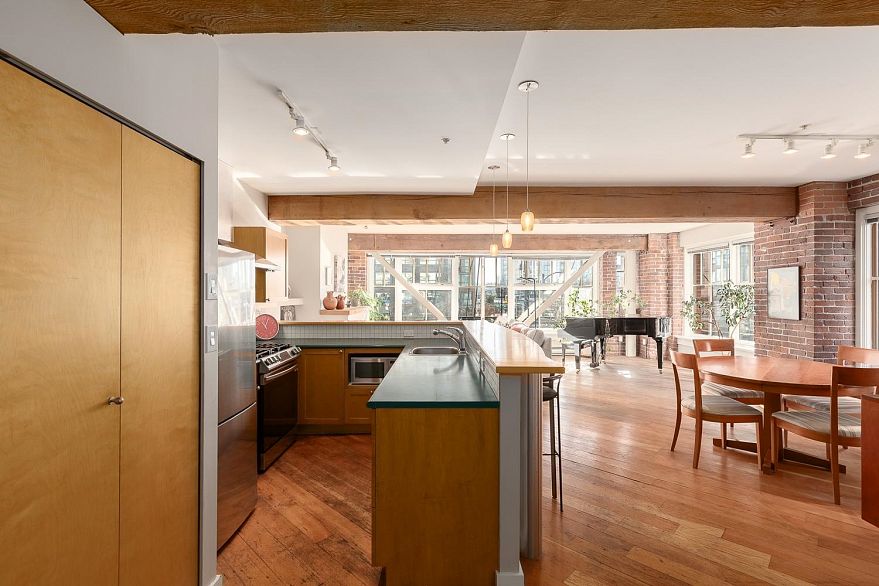 207 1178 Hamilton Street