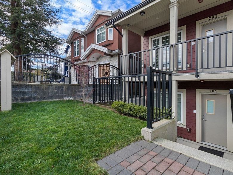 102 4577 Slocan Street