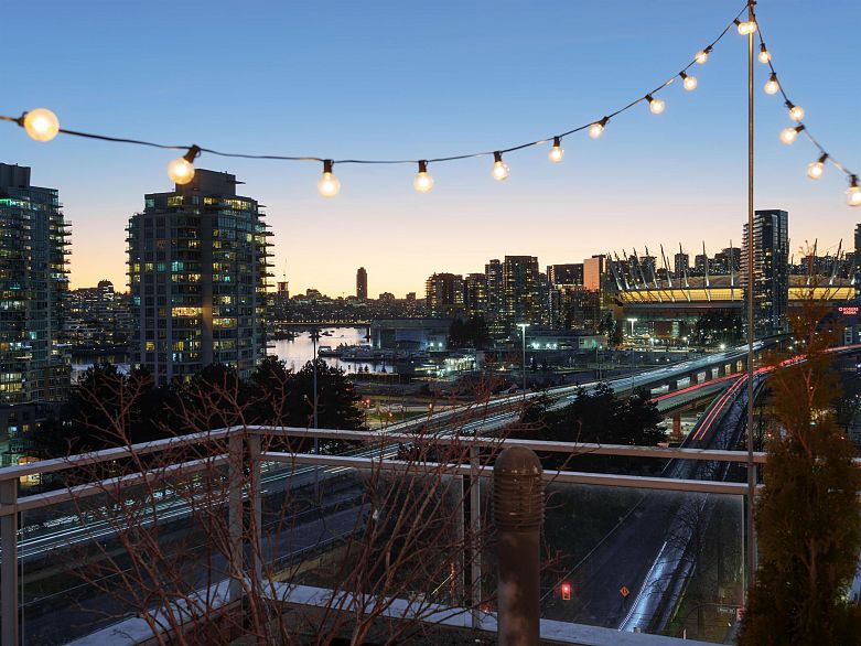 801 221 Union Street