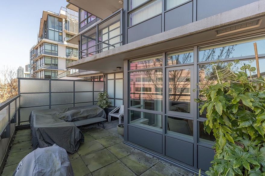 369 2080 W Broadway Street