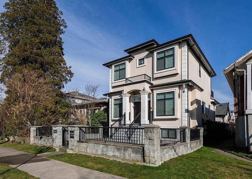 6182 Commercial Street