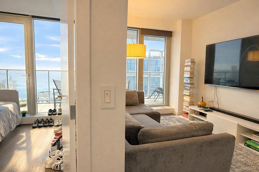 3605 1480 Howe Street