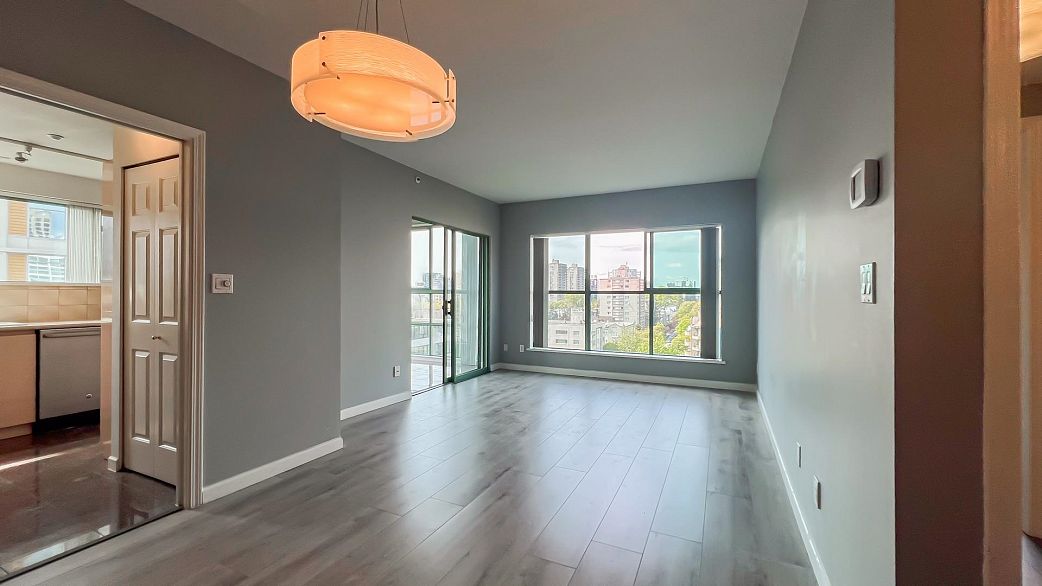 1206 909 Burrard Street