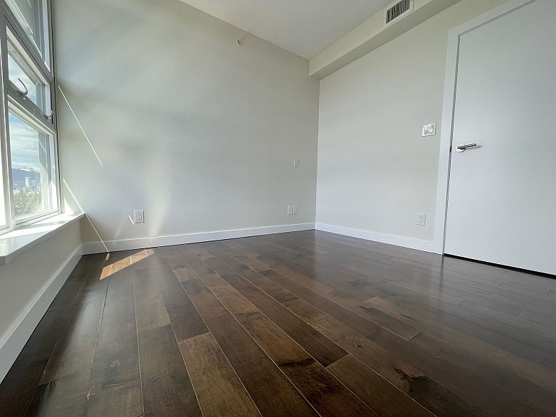 902 4083 Cambie Street