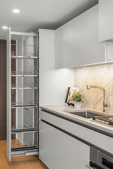 1504 889 Pacific Street