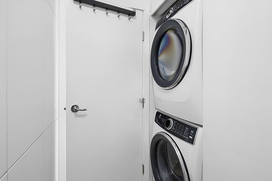 1605 1239 W Georgia Street