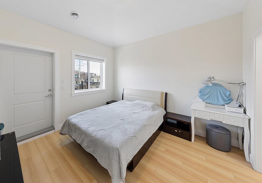 6182 Commercial Street