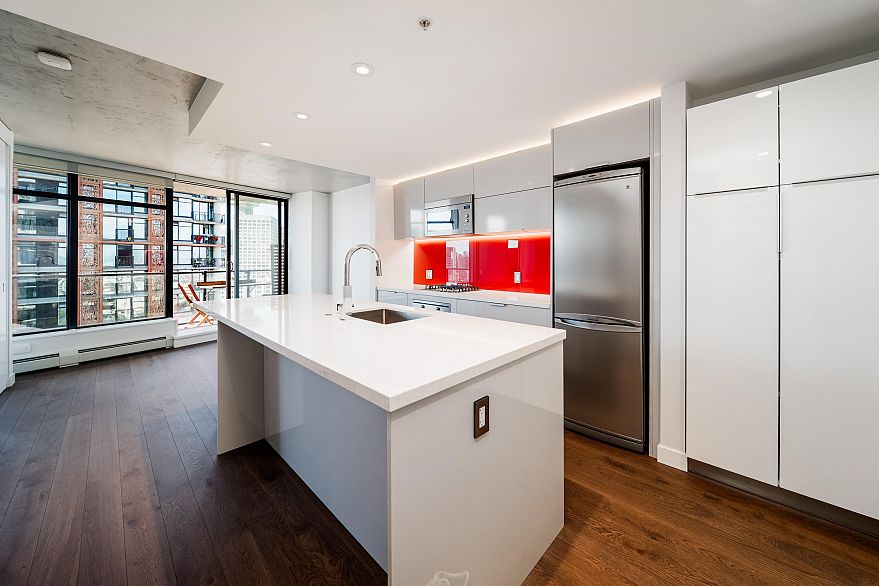 2508 108 W Cordova Street