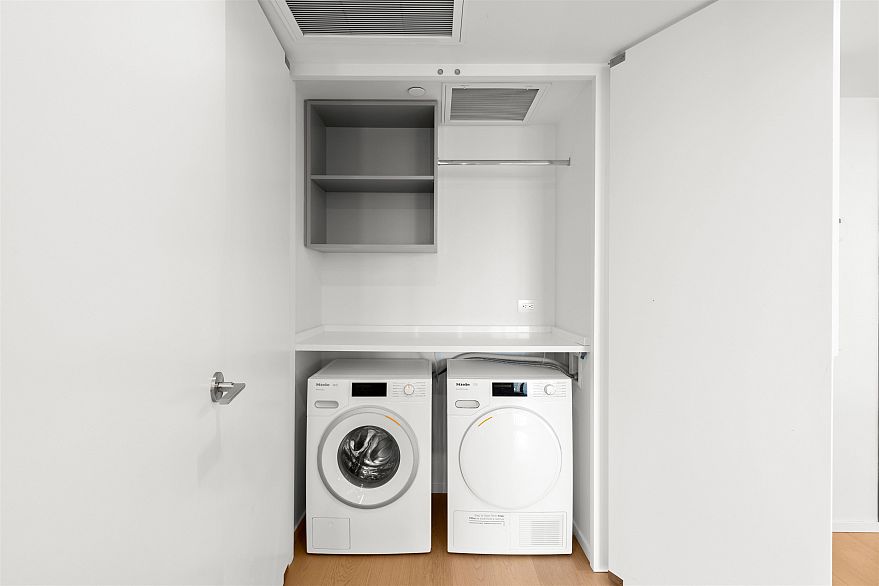 1504 889 Pacific Street